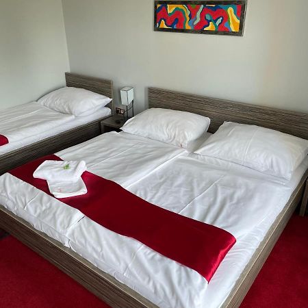 Hotel Olympia Kopřivnice Buitenkant foto