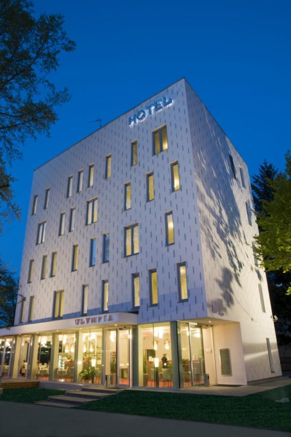 Hotel Olympia Kopřivnice Buitenkant foto